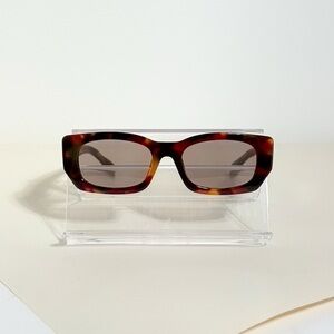 Elegant Tortoise Shell Sunglasses